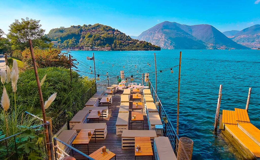 darsena-21-aperitivo-sul-pontile-vista-lago-d-iseo-viaggiare-degustando