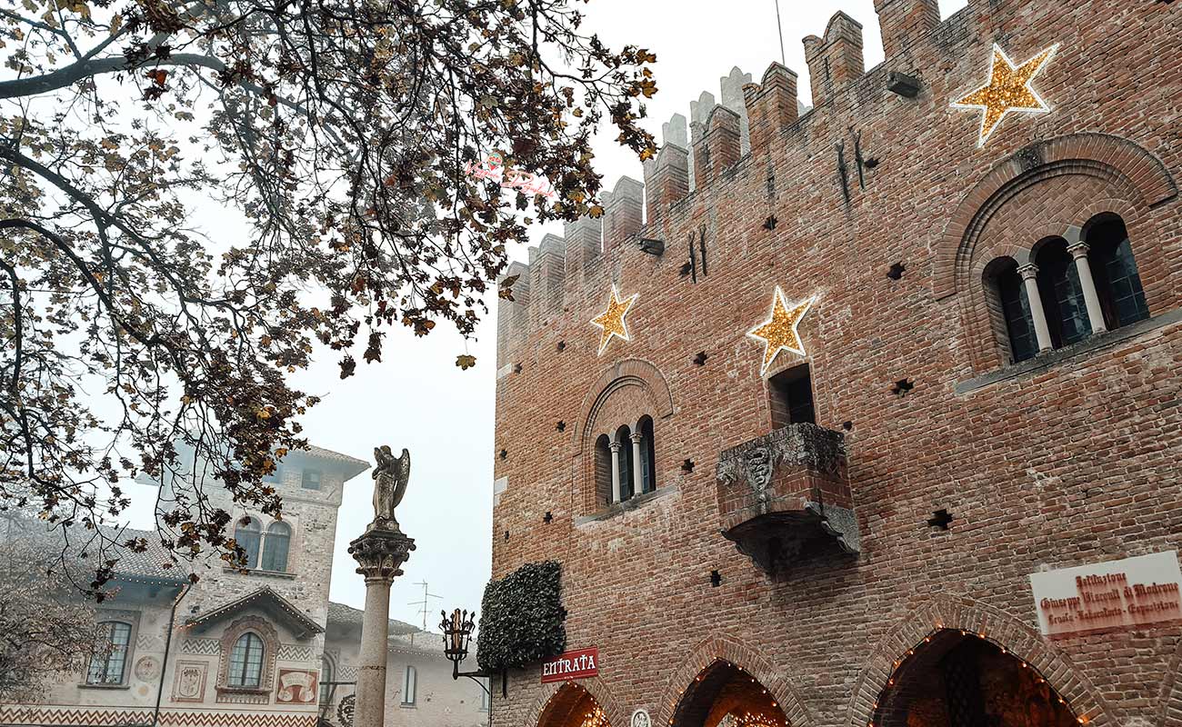 Piazza Grazzano Visconti Natale